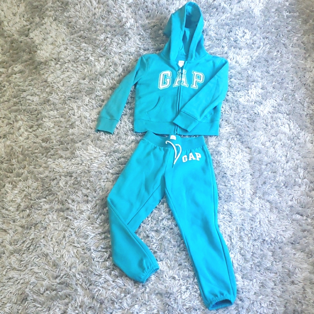 GAP Kids matching tracksuit Size small (6-7)
